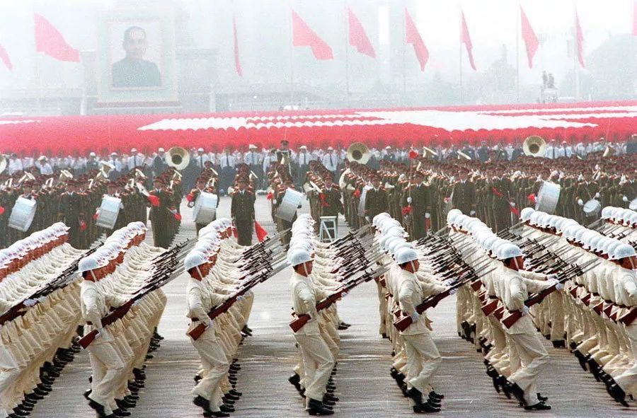 中國閱兵史上的霸氣瞬間，回顧1984年的閱兵盛況，中國閱兵史上的霸氣瞬間，回顧1984年閱兵盛況的震撼瞬間