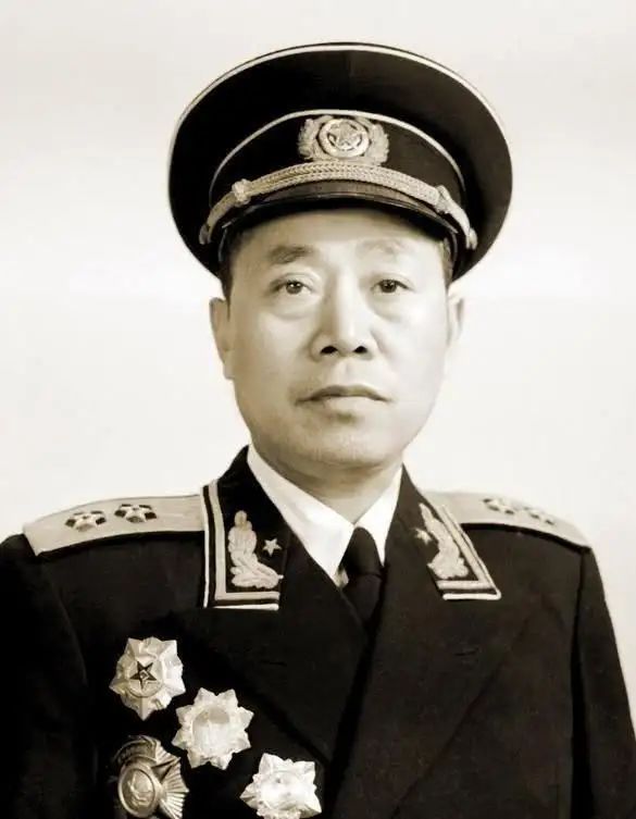 上將上面還有等級(jí)嗎，探究軍銜體系中的高級(jí)職位與等級(jí)劃分，軍銜體系揭秘，上將之上是否還有更高級(jí)別？高級(jí)職位與等級(jí)劃分全解析