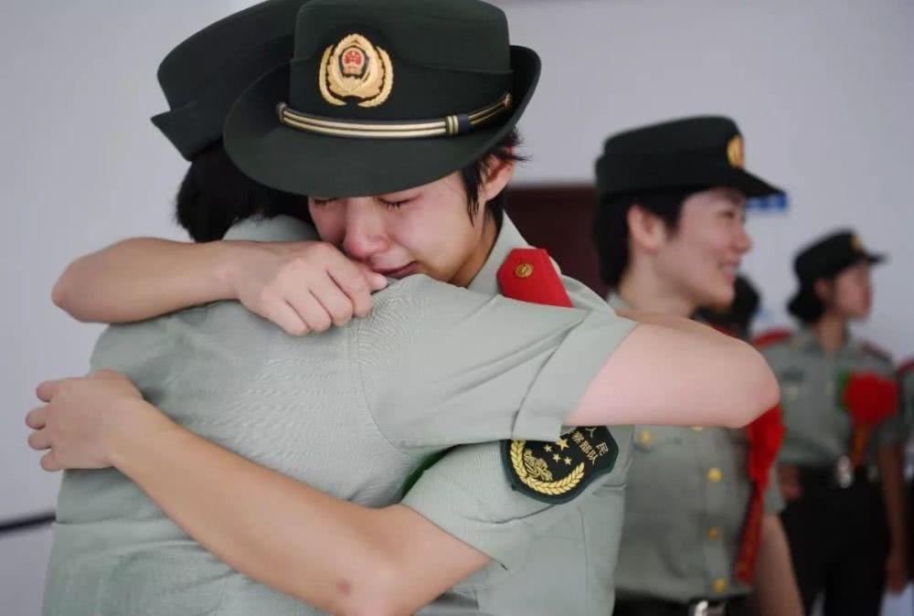 關(guān)于21式各軍種八一臂章的探討，關(guān)于各軍種八一臂章的探討，深入解析21式臂章特點(diǎn)