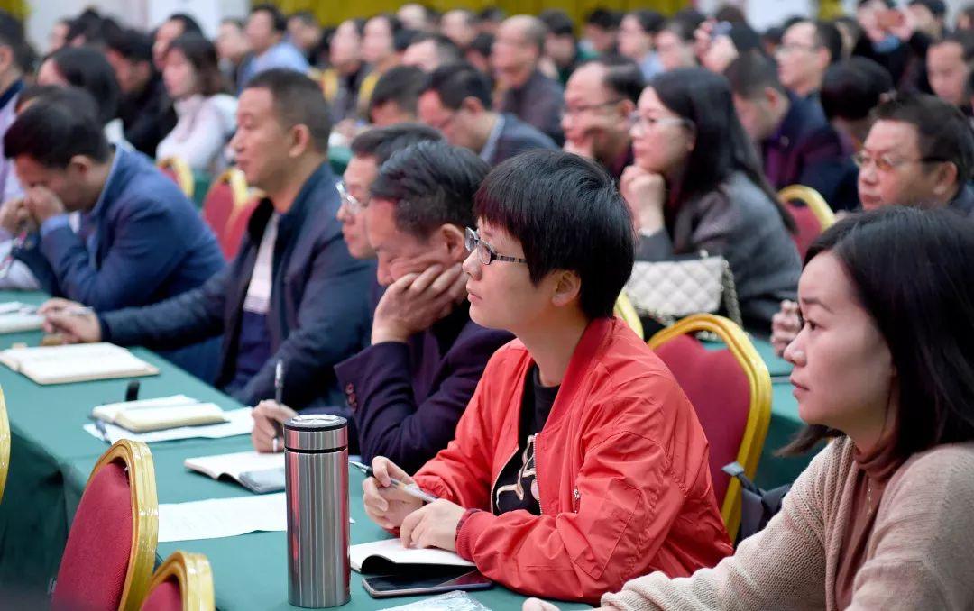 新聞報刊最新一期，深度解讀熱點事件，掌握最新資訊動向，新聞熱點深度解讀，掌握最新資訊動向