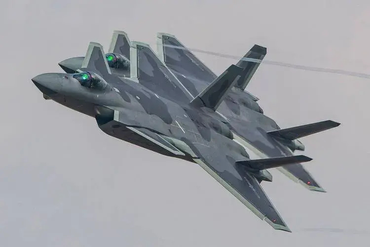 殲-20戰(zhàn)斗機簡筆畫教程與解析，殲-20戰(zhàn)斗機簡筆畫教程詳解及解析