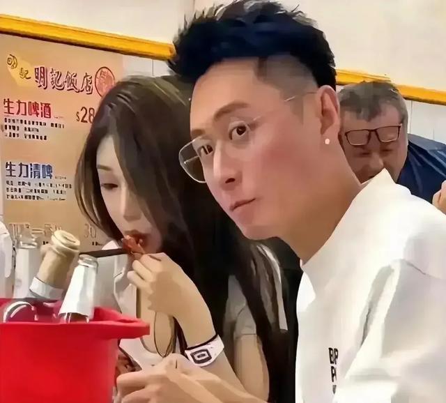 關(guān)于買超歷任女友的探討，買超歷任女友深度探討，情感歷程與關(guān)系解析