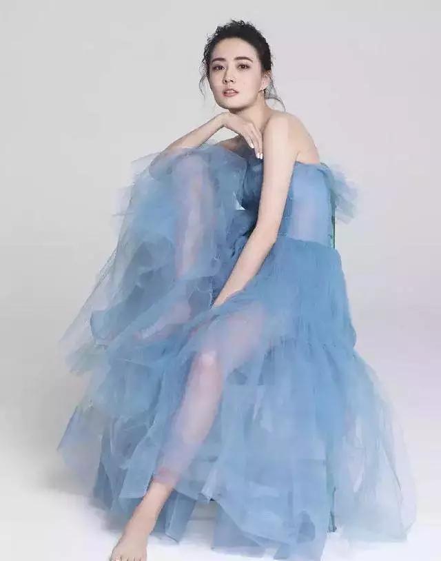 探究90后女明星的世界，璀璨星辰的她們都有哪些獨(dú)特魅力？，璀璨星辰下的90后女明星，獨(dú)特魅力大揭秘！