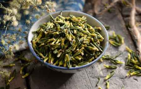 蓮子心泡水喝的功效與禁忌，蓮子心泡水喝的功效及禁忌解析