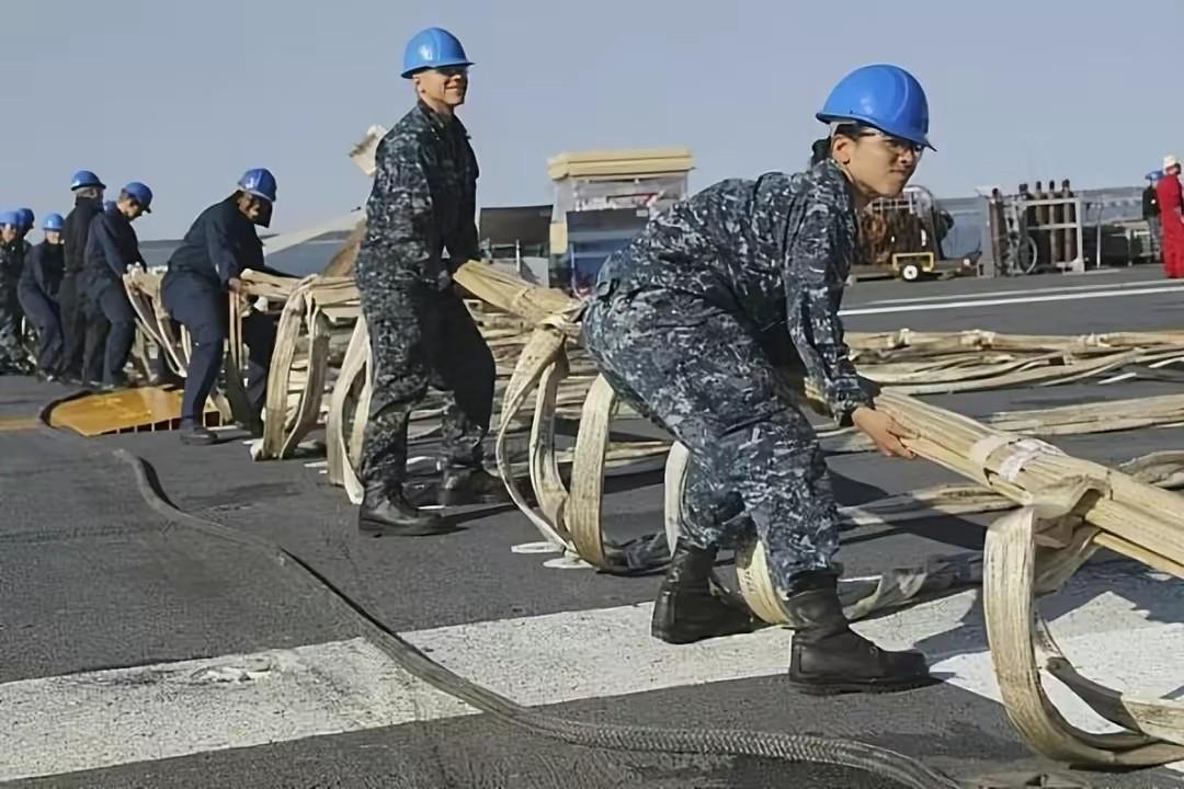 第二艘航母斷裂真相揭秘，是真是假？，第二艘航母斷裂真相揭秘，真相究竟如何？