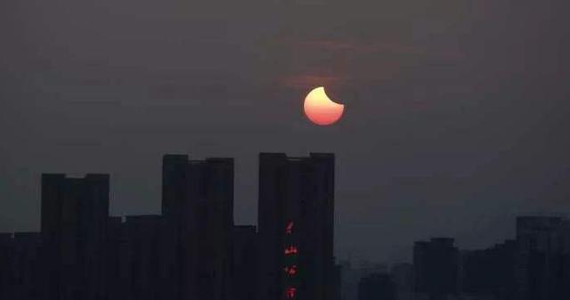 中國(guó)最詭異的一天，神秘事件與離奇現(xiàn)象回顧，中國(guó)神秘事件回顧，詭異一天中的離奇現(xiàn)象與神秘事件探索