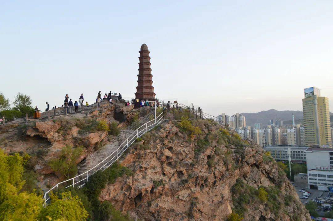 烏魯木齊市內(nèi)必去景點(diǎn)，深度探索新疆的魅力首府，烏魯木齊深度游，探索新疆魅力首府必去景點(diǎn)