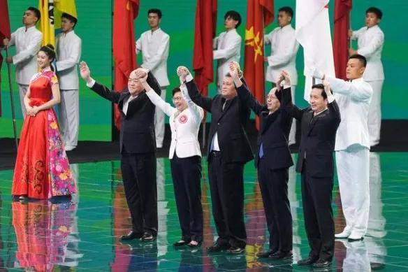 澳門正版免費(fèi)大全，探索未來(lái)的機(jī)遇與挑戰(zhàn)（2025版），澳門正版免費(fèi)大全，未來(lái)機(jī)遇與挑戰(zhàn)的探索（2025版展望）