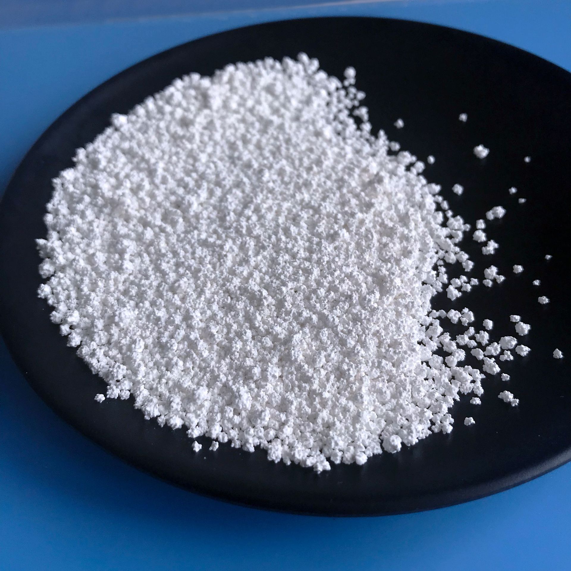 氯化鈣，深入了解與應用前景，氯化鈣，深入了解及其應用前景