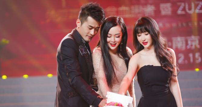 揭秘2020年最新娛樂(lè)八卦，熱門(mén)明星動(dòng)態(tài)一網(wǎng)打盡，揭秘2020娛樂(lè)圈風(fēng)云，明星動(dòng)態(tài)一網(wǎng)打盡