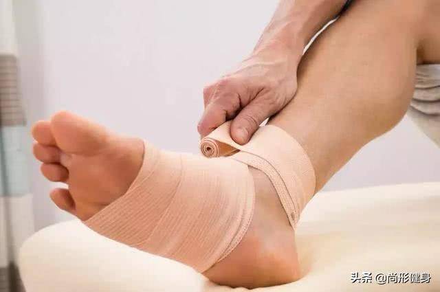 腳崴了腳側(cè)面鼓個(gè)包怎么辦？——全方位指南，腳崴后側(cè)面出現(xiàn)鼓包怎么辦？全方位指南幫你解決煩惱！