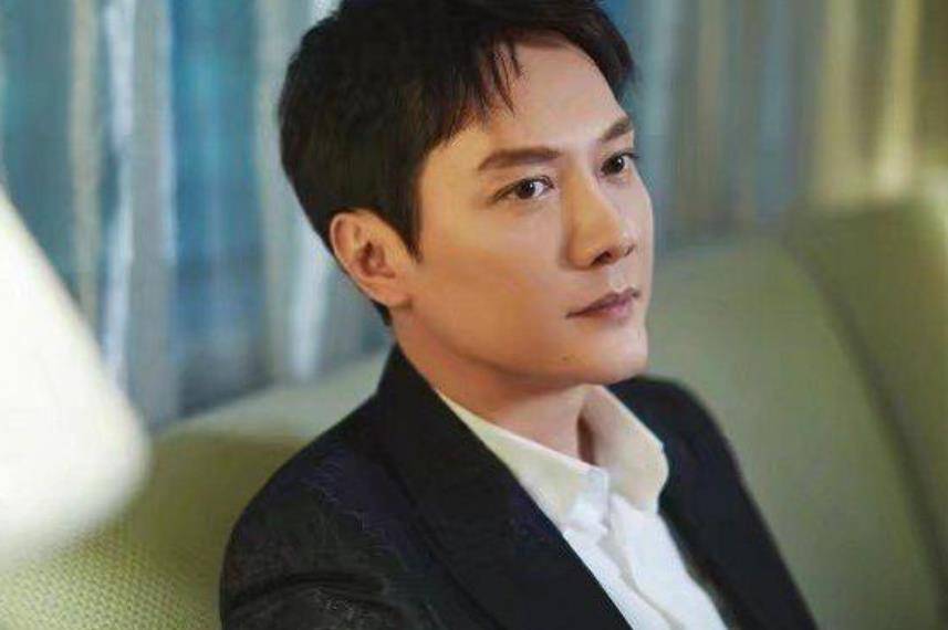 馮紹峰被誰雙龍，深度解析背后的故事，馮紹峰背后的故事，揭秘雙龍背后的真相