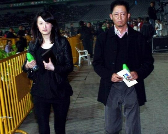 王志文老婆陳堅(jiān)紅，演藝界的低調(diào)幸福，王志文妻子陳堅(jiān)紅，演藝界的低調(diào)幸福時(shí)光