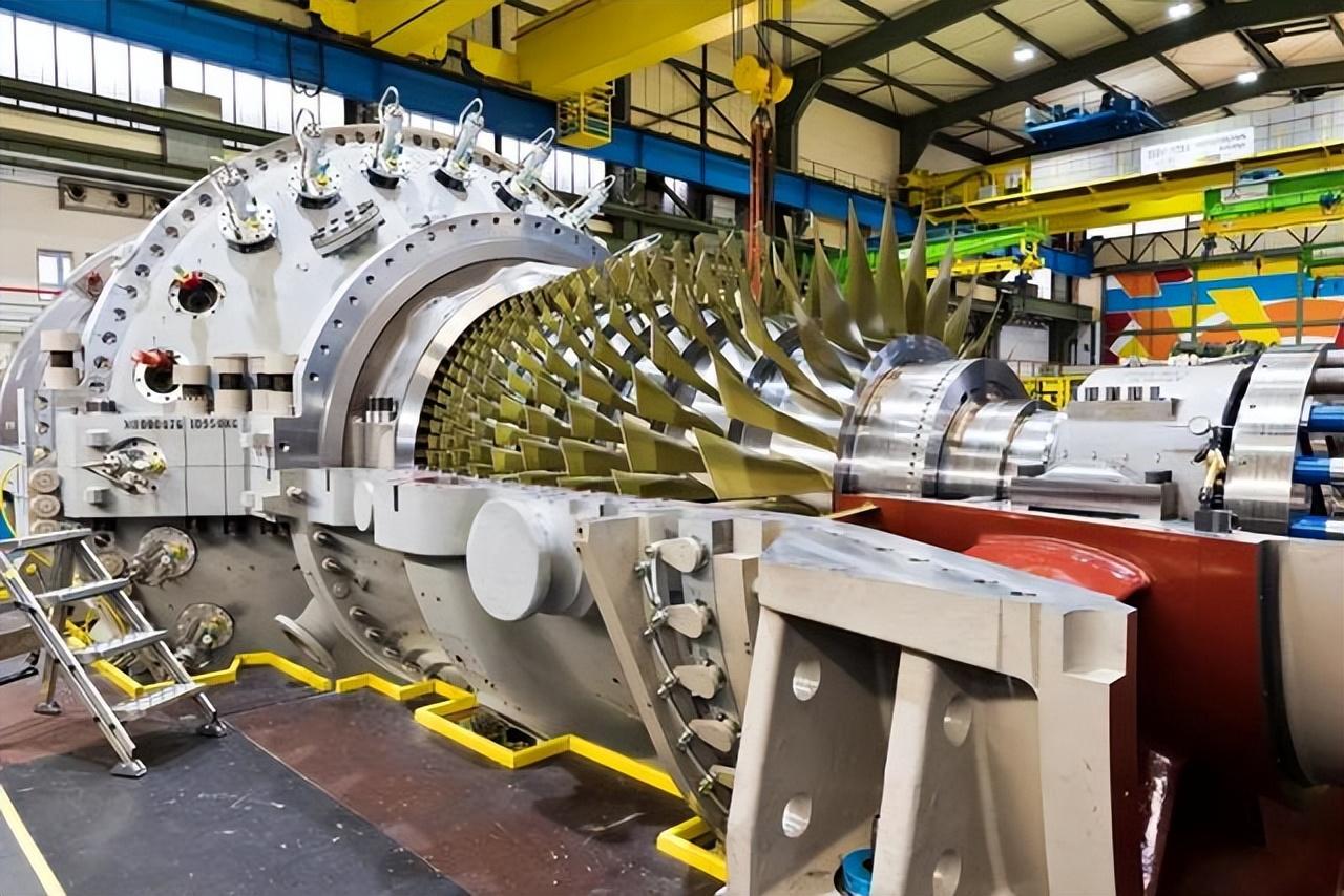 揭秘中國(guó)海軍新篇章，004航母即將完工圖片一覽，中國(guó)海軍新篇章揭秘，004航母即將完工全景展示