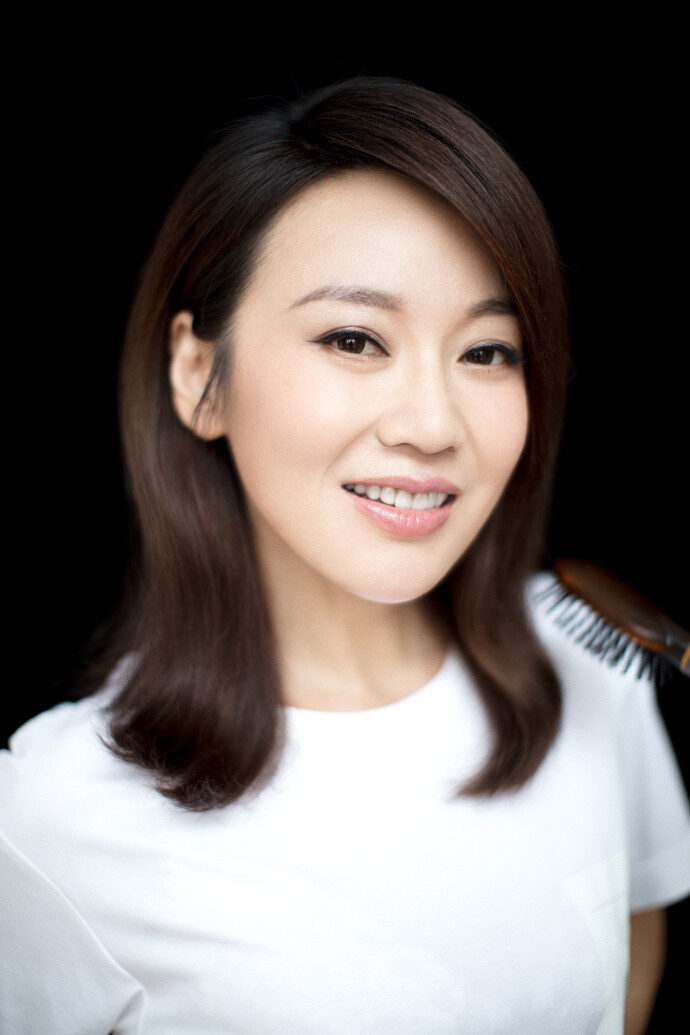 閆妮個人簡介，閆妮，演藝之路的個人簡介