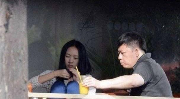 童瑤的老公簡歷——揭秘背后的故事，童瑤老公背景大揭秘，背后的故事浮出水面